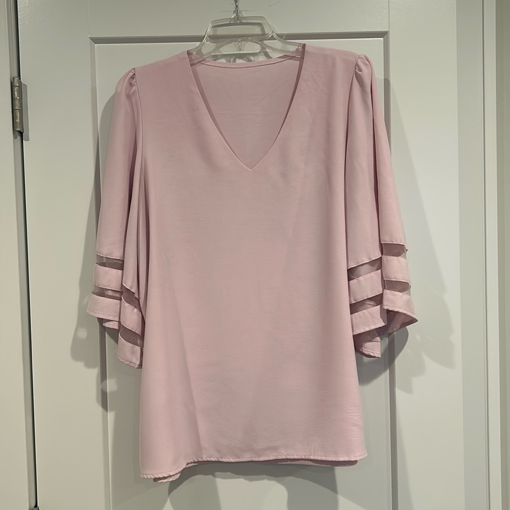 Beautiful Pink Blouse with Flutter Sleeves and Relaxed Fit. Size XL.